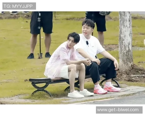 王俊凯热爱足球的精彩瞬间图片集锦展现青春活力与运动魅力